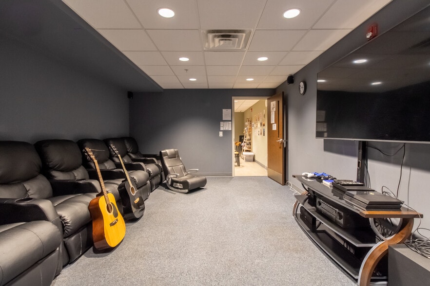 More Photos Of 1288 Veterans Hwy, Levittown Rehabilitation Center For Sale