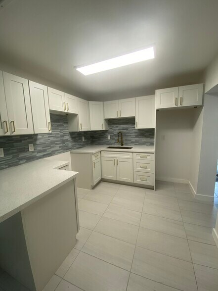 More Photos Of 401 SW 7th Ave, Fort Lauderdale Apartments For Sale