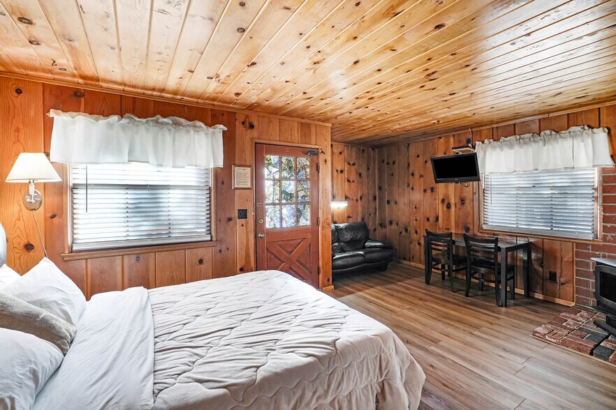 More Photos Of 1054-1098 State Highway 2, Wrightwood Hospitality For Sale