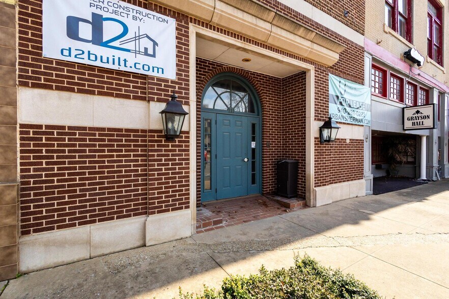 More Photos Of 111 S Travis St, Sherman Office For Sale