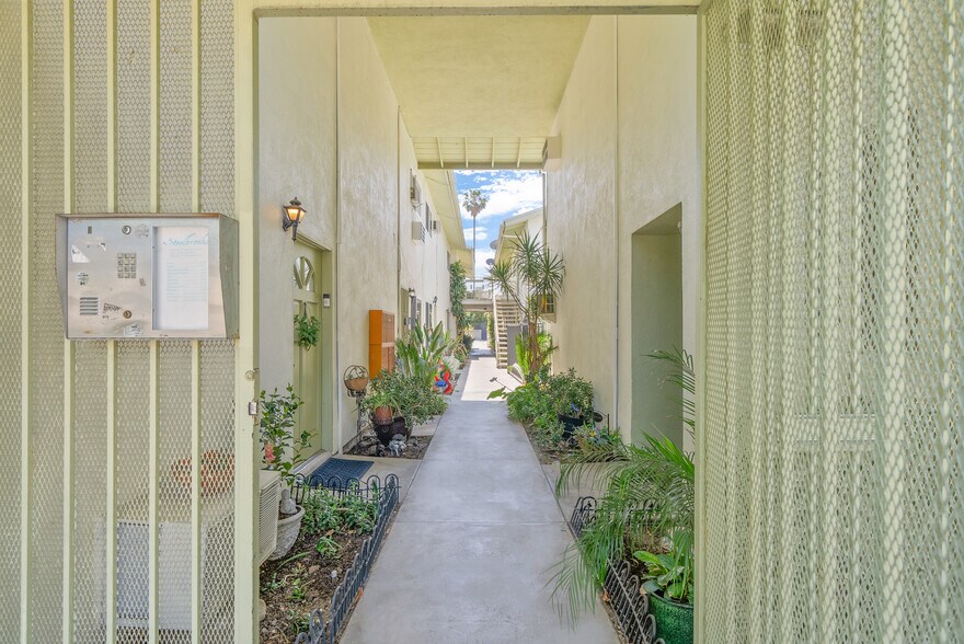 More Photos Of 13520 Victory Blvd, Van Nuys Apartments For Sale