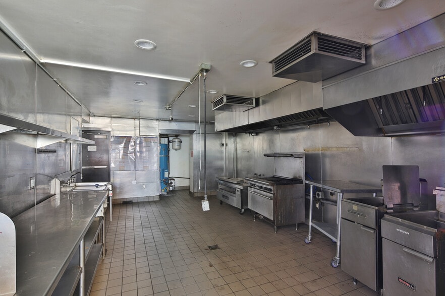 More Photos Of 1958 Colorado Blvd, Los Angeles Restaurant For Lease