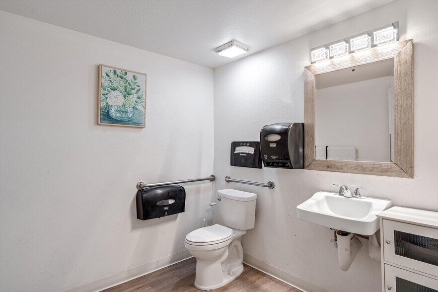 More Photos Of 6640 Redwood Dr, Rohnert Park Office For Sale