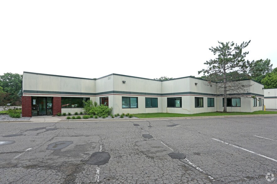 More Photos Of 6585-6595 Edenvale Blvd, Eden Prairie Showroom For Lease