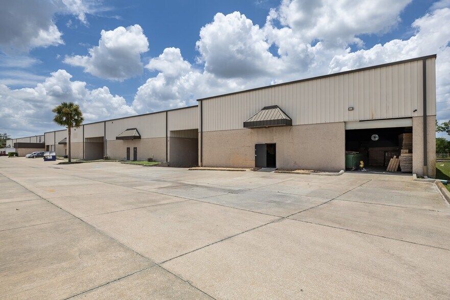 Primary Photo Of 225 Pineda St, Longwood Warehouse For Lease