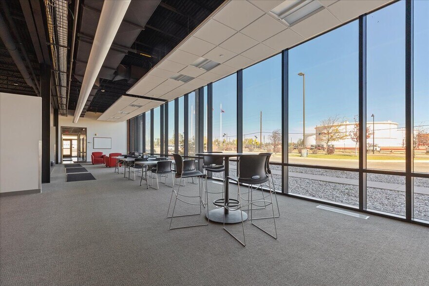 More Photos Of 300 Morrie Ave, Cheyenne Office For Sale