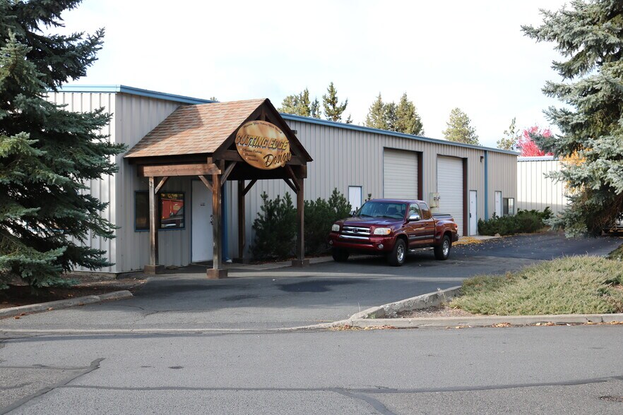 More Photos Of 45 SE Bridgeford Blvd, Bend Warehouse For Lease