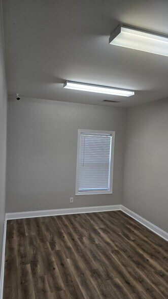 More Photos Of 106 Colony Park Dr, Cumming Office Residential For Lease