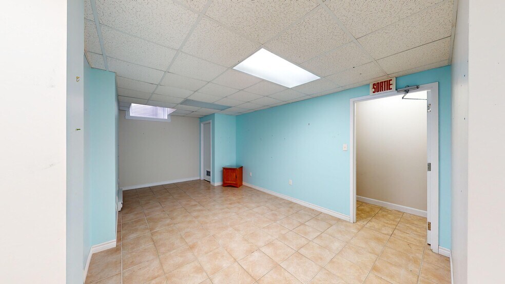 More Photos Of 2001 Rue Price, Saguenay Office Residential For Lease