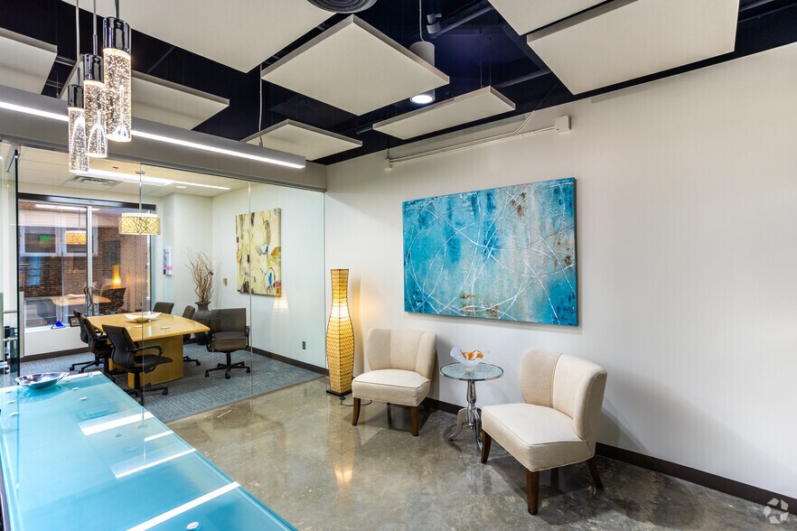 More Photos Of 4717 Grand Ave, Kansas City Office For Lease