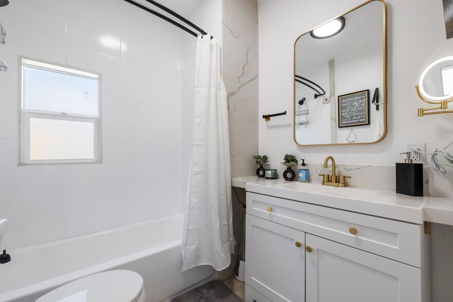 More Photos Of 1055 21st Street, San Diego Apartments For Sale