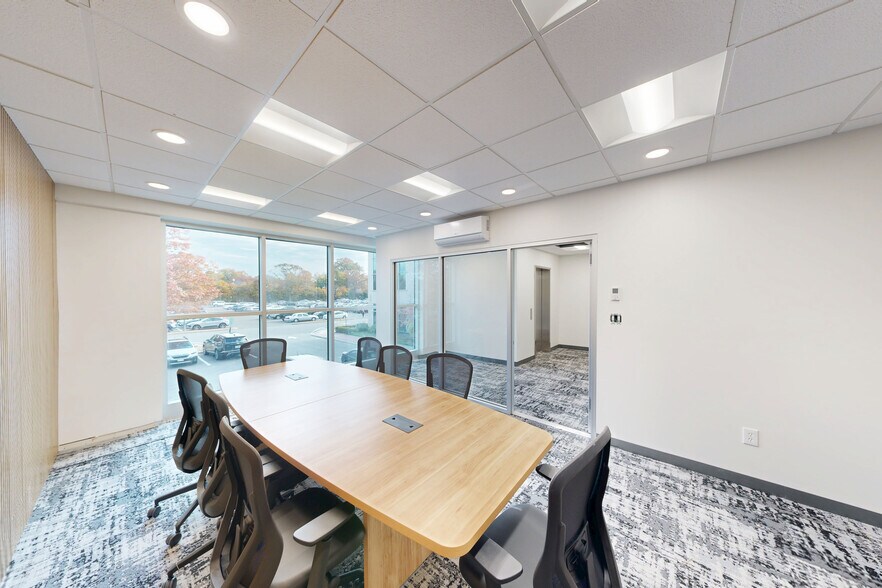 Primary Photo Of 1051 Franklin Ave, Garden City Coworking Space