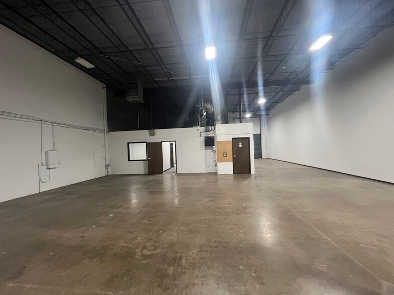 More Photos Of 4220-4232 Charter Ave, Oklahoma City Warehouse For Lease