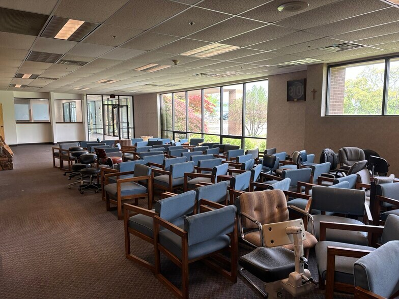 More Photos Of 1500 Lafayette Ave, Moundsville Medical For Lease