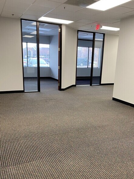 More Photos Of 945 Lakeview Pky, Vernon Hills Medical For Lease