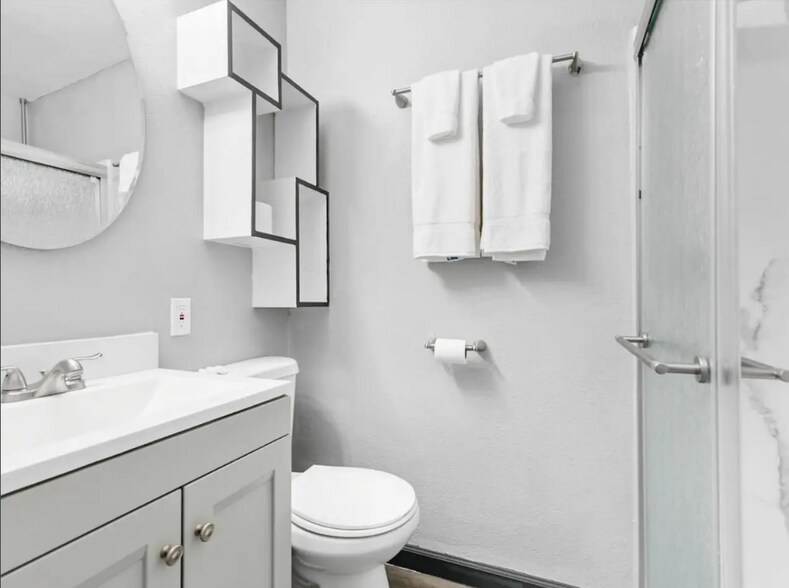 More Photos Of 250 W Commercial Row, Reno Hotel For Sale