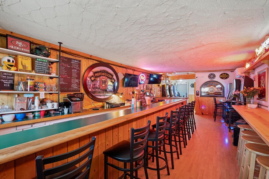 More Photos Of 5277 N Lombard St, Portland Bar For Sale