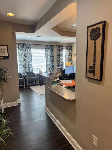 More Photos Of 2010 Limestone Rd, Wilmington Storefront Retail Office For Lease