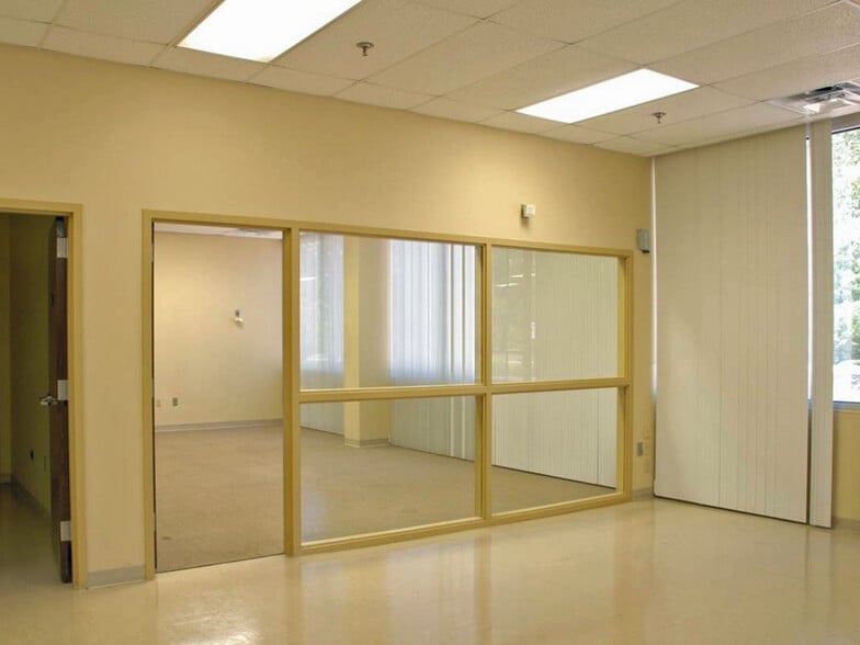 More Photos Of 1 Consumer Way, Columbus Warehouse For Lease