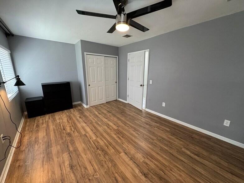 More Photos Of 2423 W Campbell Ave, Phoenix Warehouse For Lease