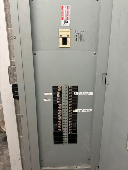 More Photos Of 700 NE Arch St, Atlanta Truck Terminal For Sale