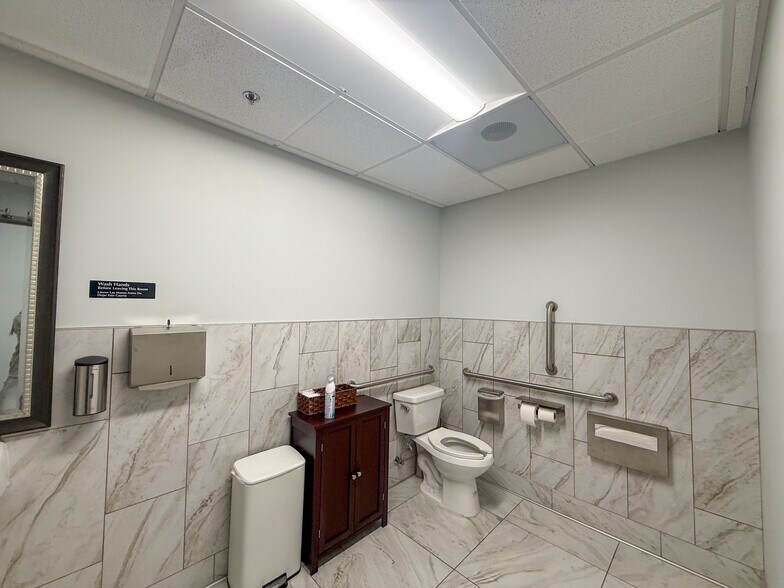 More Photos Of 2950 W Horizon Ridge Pky, Henderson Office For Sale