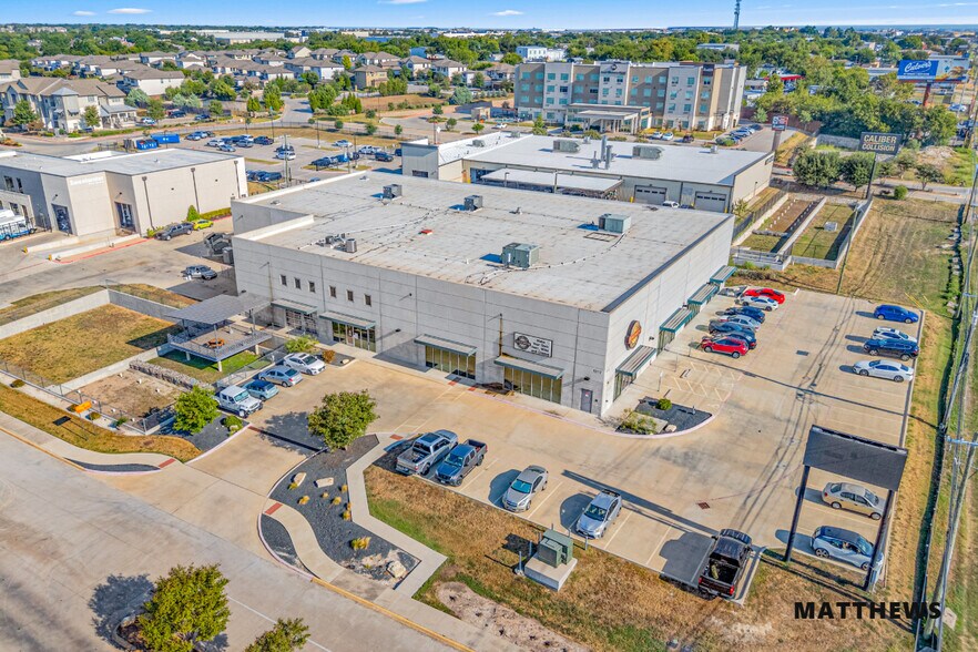 More Photos Of 15112 N Interstate 35, Austin Showroom For Sale