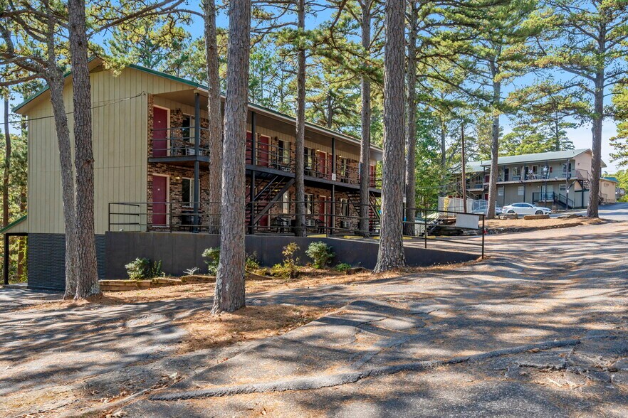 More Photos Of 2044 E Van Buren, Eureka Springs Hotel For Sale