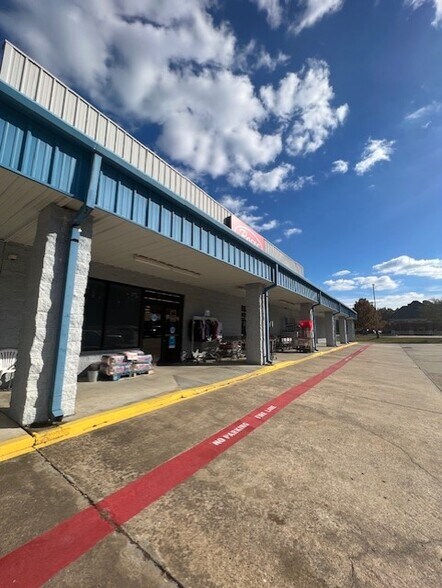 More Photos Of 8155 Highway 165, Columbia Freestanding For Sale