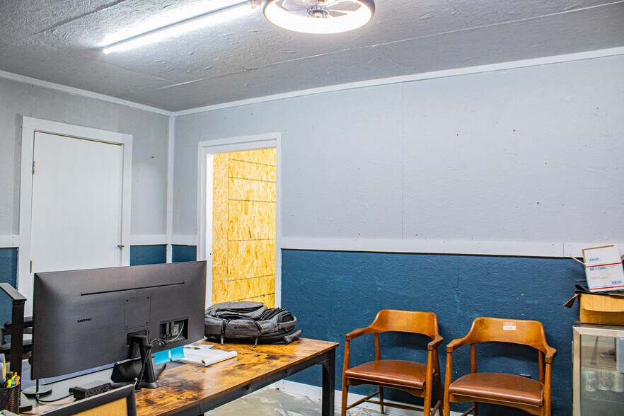 More Photos Of 33112 Rochen Rd, Waller Industrial For Sale