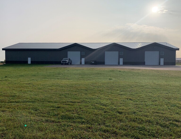 More Photos Of 710 6th St NW, Maple Lake Warehouse For Lease
