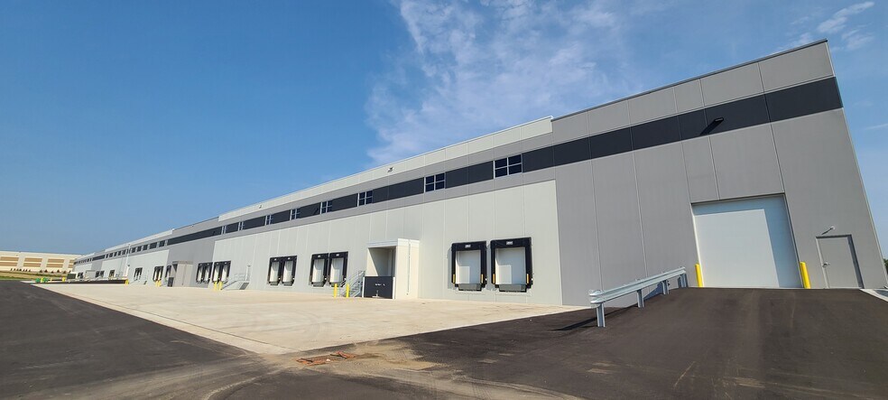 More Photos Of 3200 4th Ave E, Shakopee Distribution For Lease