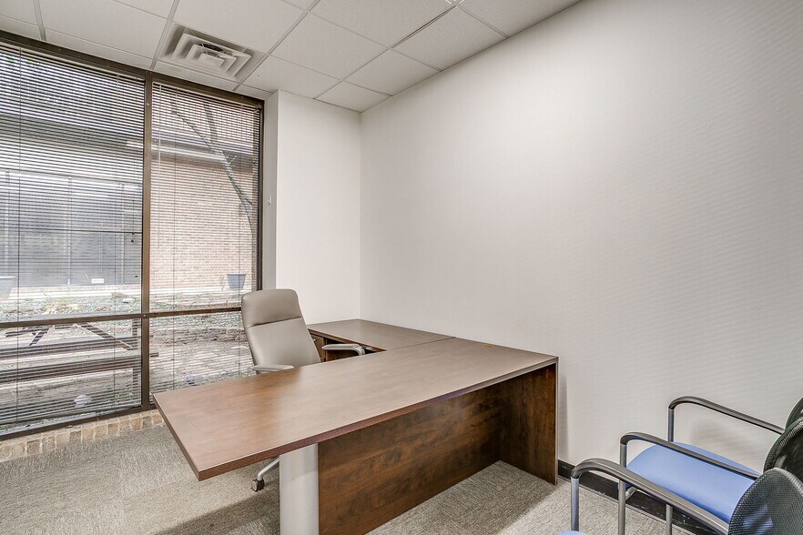 More Photos Of 6451 Brentwood Stair Rd, Fort Worth Office For Lease