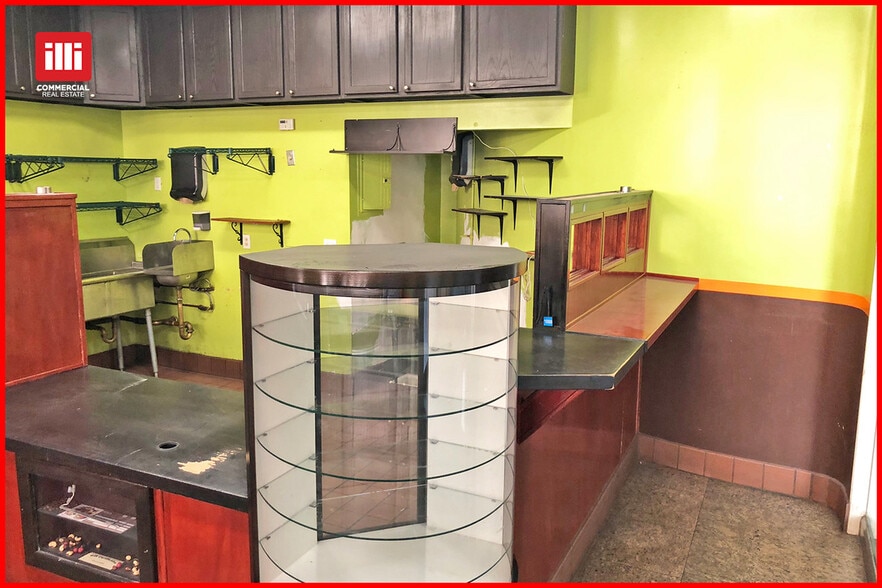 More Photos Of 15840 Ventura Blvd, Encino Medical For Lease