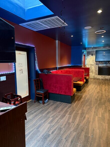 More Photos Of 76 E 3rd Ave, San Mateo Bar For Lease