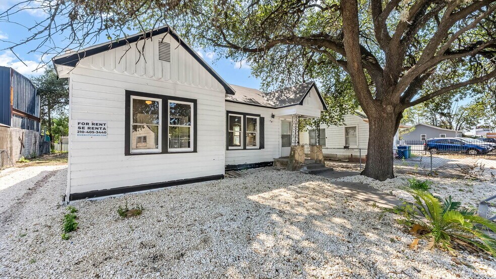 More Photos Of 1018 W Hildebrand Ave, San Antonio Storefront Retail Office For Lease