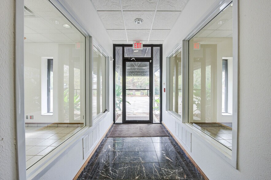 More Photos Of 7415 Eastex Freeway Plaza, Beaumont Industrial For Sale