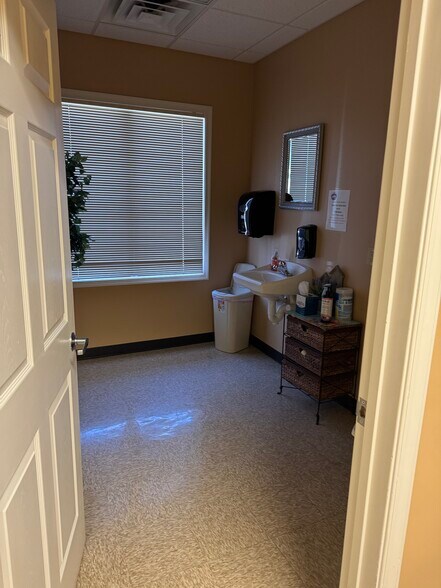 More Photos Of 136-148 Linden Dr, Winchester Medical For Sale