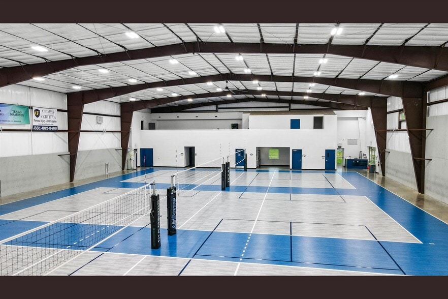 More Photos Of 12110 Old Montgomery Rd, Willis Light Distribution For Sale