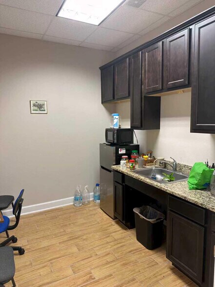 More Photos Of 12440 Emily Ct, Sugar Land Office For Lease