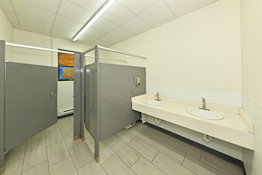 More Photos Of 210 S Newman St, Hackensack Manufacturing For Lease