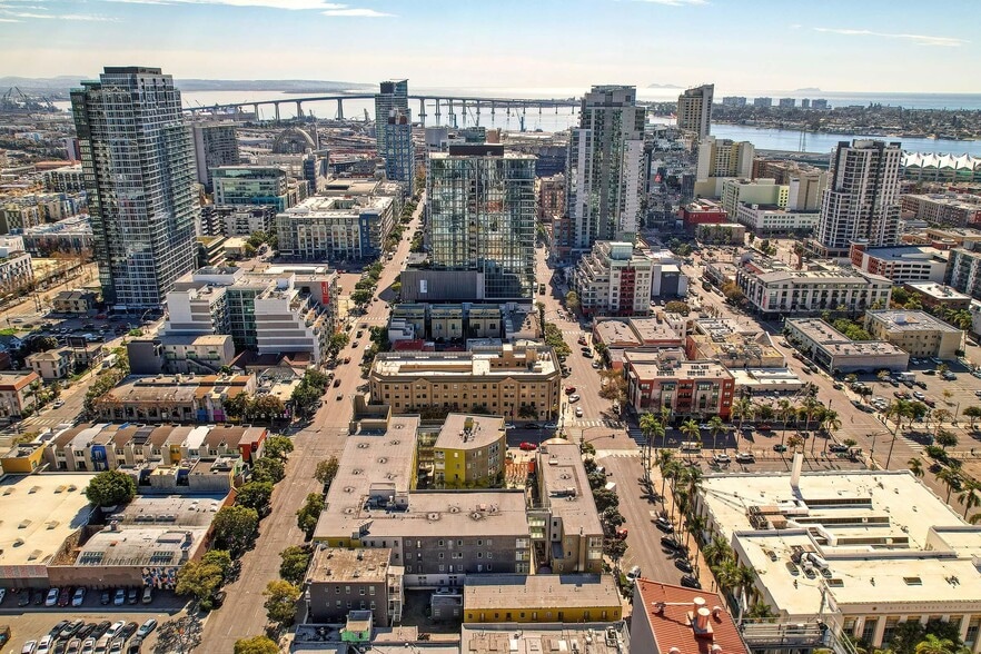 More Photos Of 900 F St, San Diego Apartments For Lease