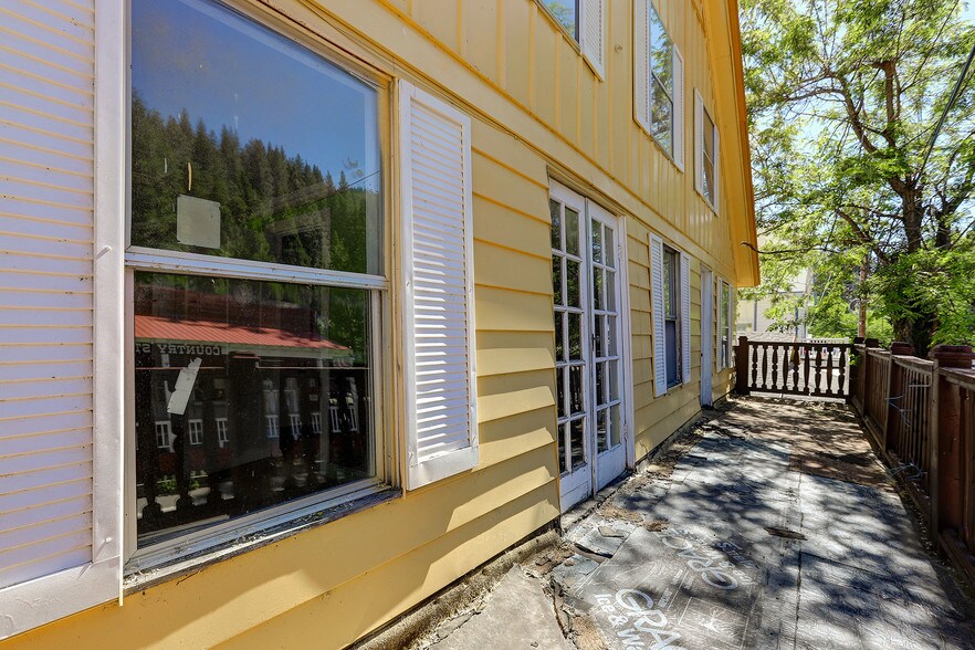 More Photos Of 212 Main St, Sierra City Hotel For Sale