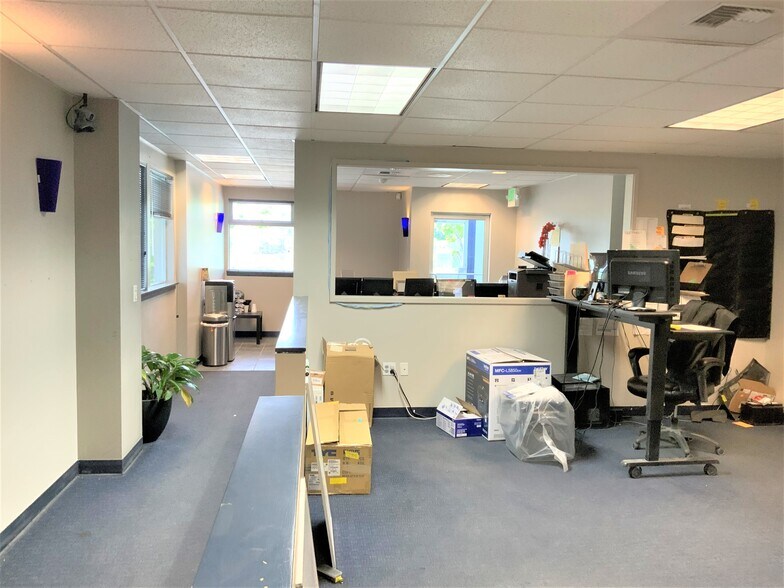 More Photos Of 1167 Mercer St, Seattle Showroom For Lease