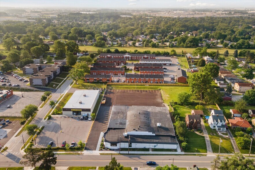 More Photos Of 969 Dixie Hwy, Rossford General Retail For Sale