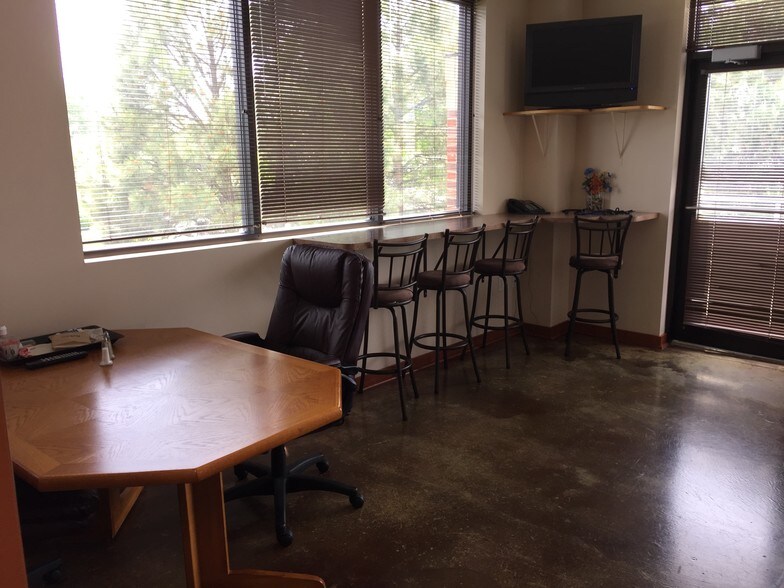 More Photos Of 8871 Ridgeline Blvd, Highlands Ranch Office For Lease