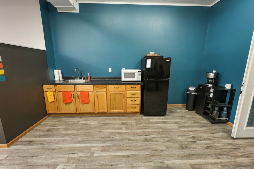 More Photos Of 20 S 32nd Ave S, Saint Cloud Office For Sale