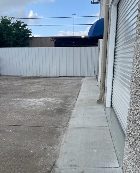 More Photos Of 5629 Star Ln, Houston Service For Lease