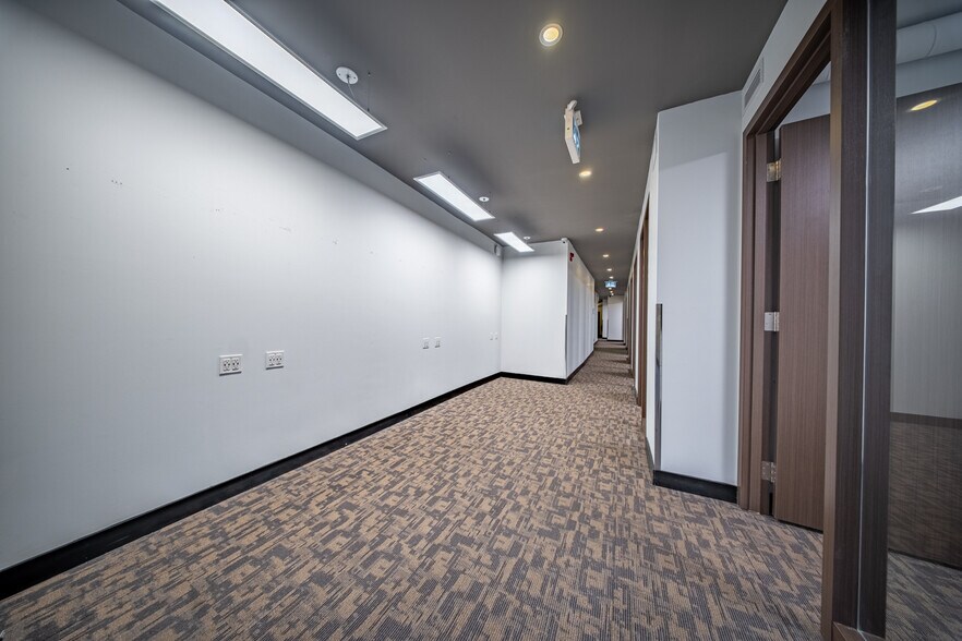 More Photos Of 31 Elm St, Toronto Storefront Retail Office For Sale