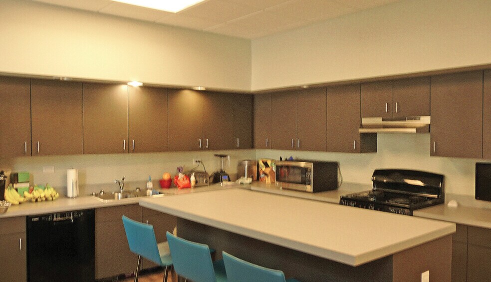 More Photos Of 641-651 Oakleaf Office Ln, Memphis Loft Creative Space For Sale